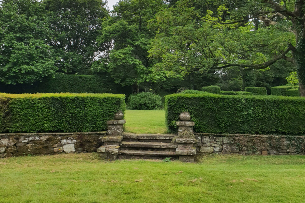 Three Mountains Luxury Retreats garden