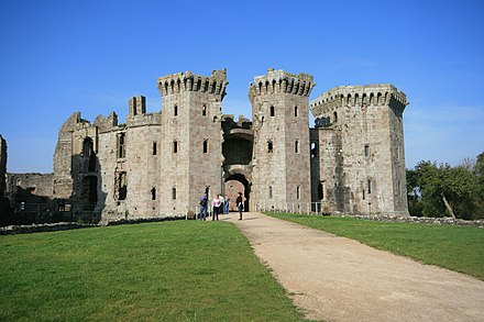 Three-Mountains-Luxury-Retreats-Raglan-Castle
